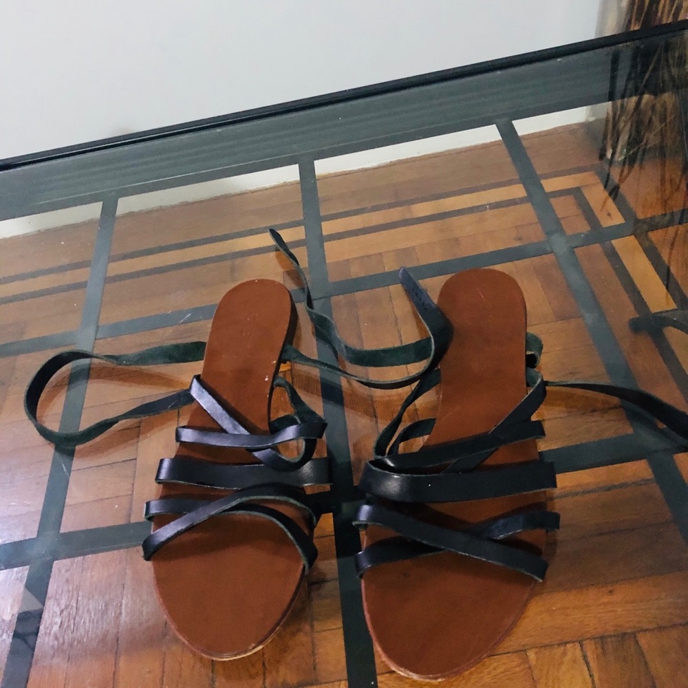 Flat sandals